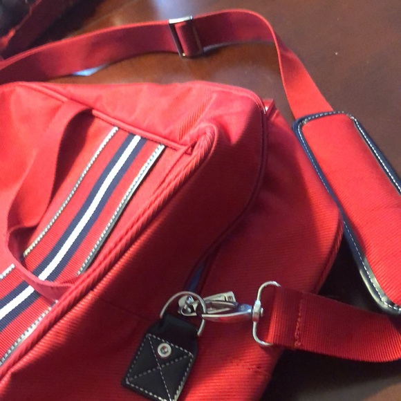 Tommy Hilfiger red travel bag - Picture 4 of 6